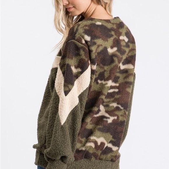 NWT!!!  Olive Green and Cream Chevron & Camouflage Pullover in Fleece - Picture 9 of 10